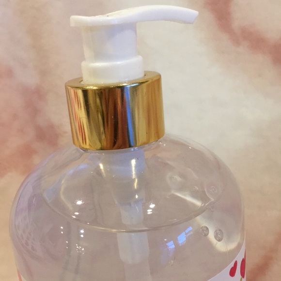 Mia & Co Valentines Day Hearts Scented Sweet Gardenia Hand Soap NWT XL 24oz - Picture 3 of 14